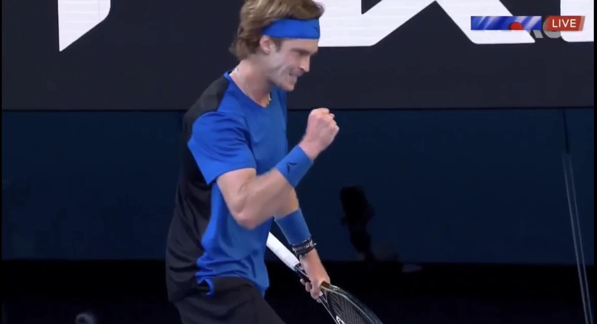  阿扎伦卡回归赛场，高光表现首场状态亮眼，巴黎圣日耳曼观众沸腾！-开云体育在线网址