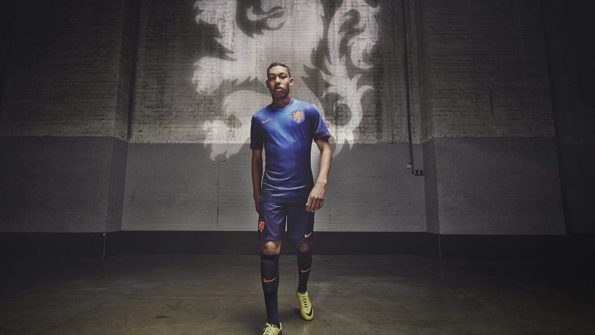 刷新纪录引爆全场！，C罗意外战胜巴塞罗那观众掌声雷动